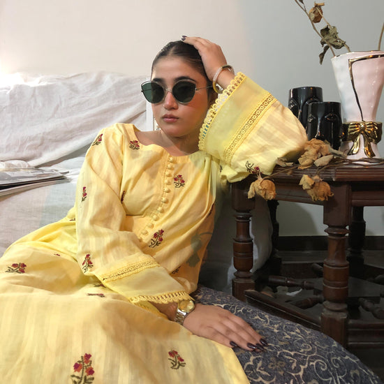Embroidered Yellow Floral Suit - GULZAHR